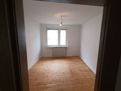 Wohn- oder Esszimmer, da es ein Durchgangszimmer ist, 12,5 m²